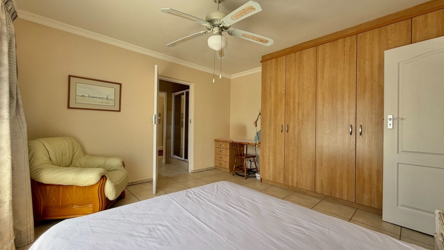 5 Bedroom Property for Sale in Mountainside Western Cape